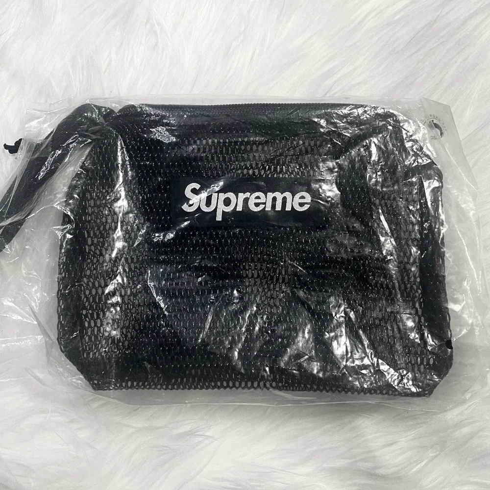 *NWT* Supreme‎ Pouch (Black) SS20